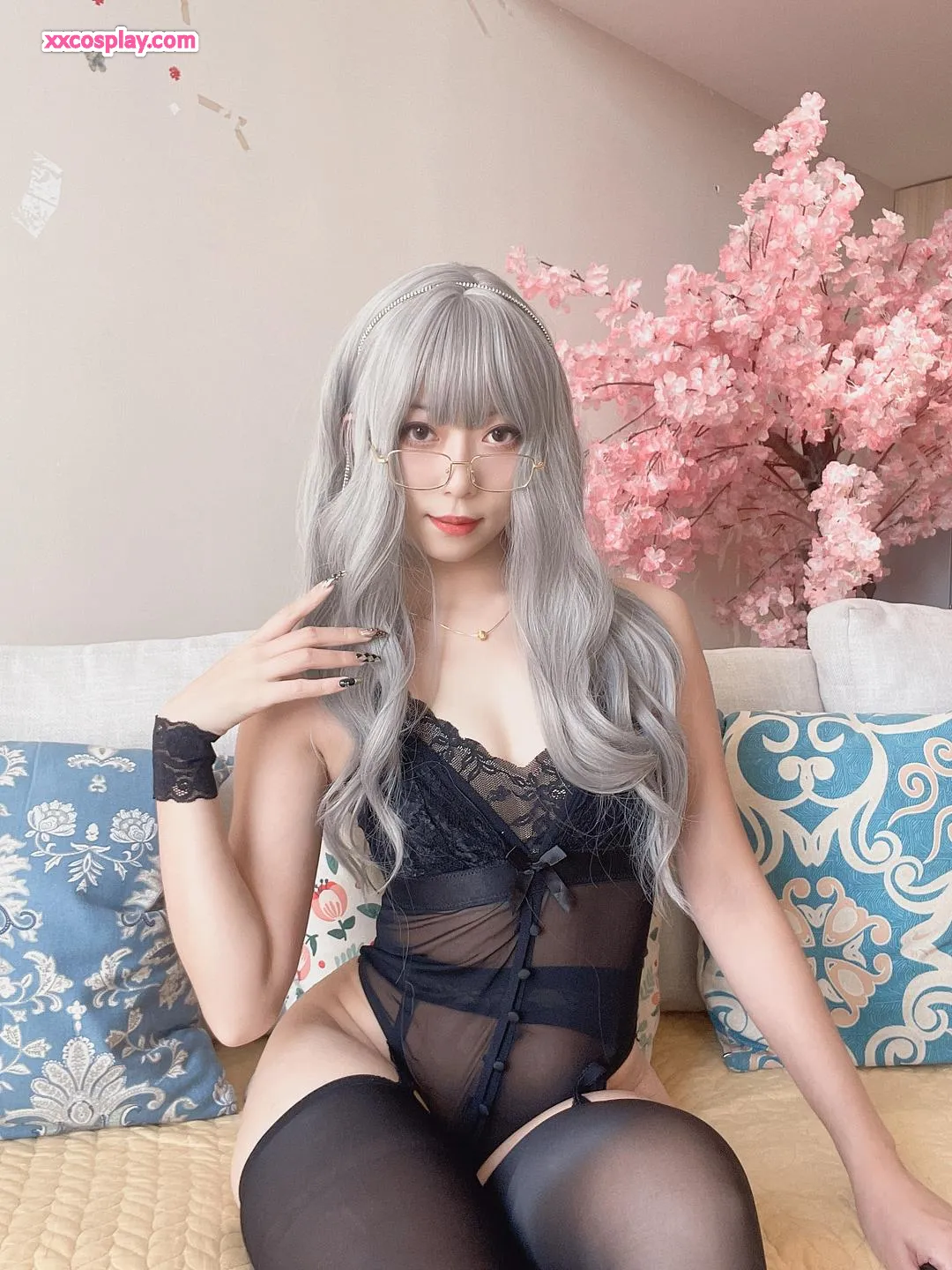 Money冷冷 – Seductive Suspender High-Cut Lingerie